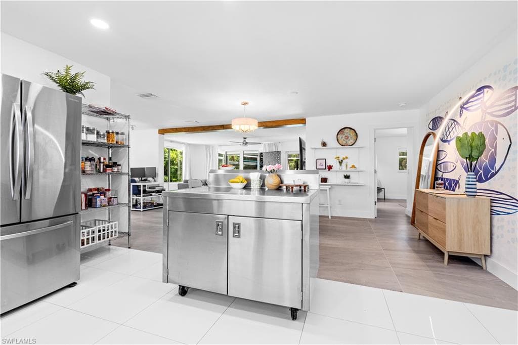 1300 Thompson ST-15