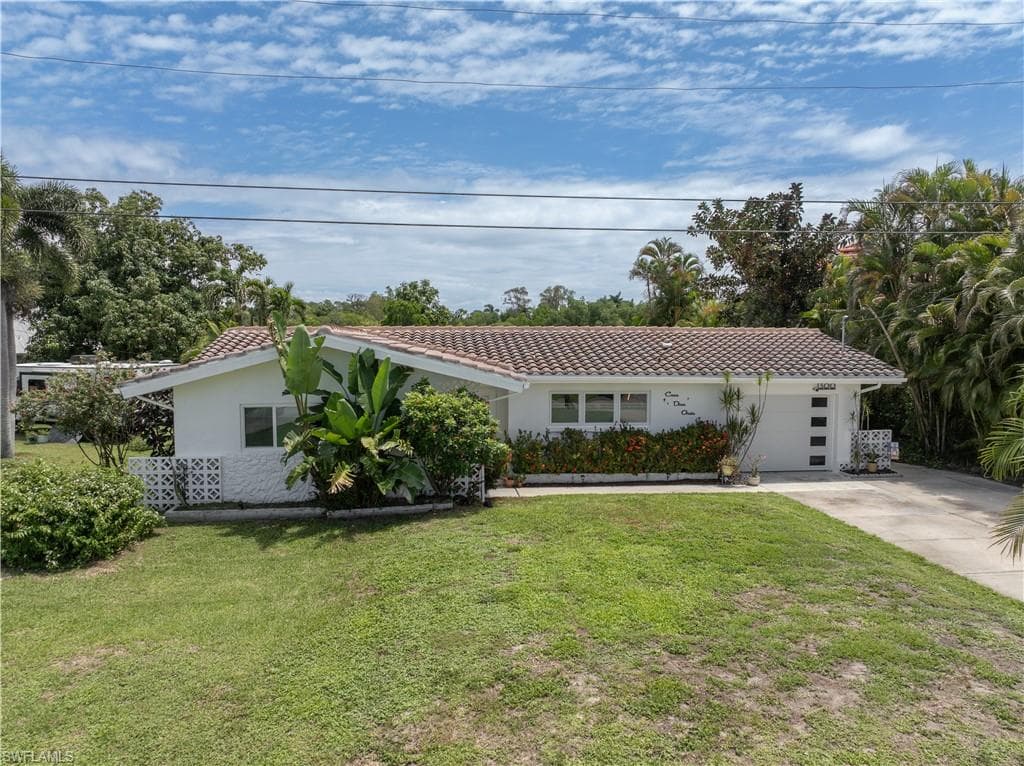 1300 Thompson ST-2