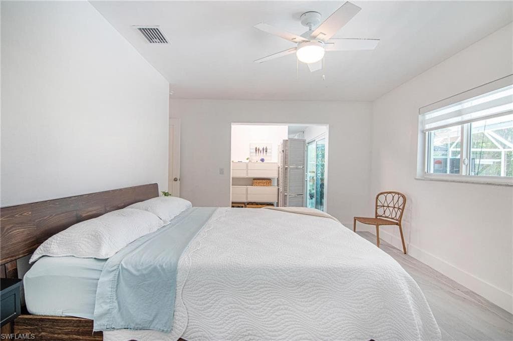 1300 Thompson ST-35