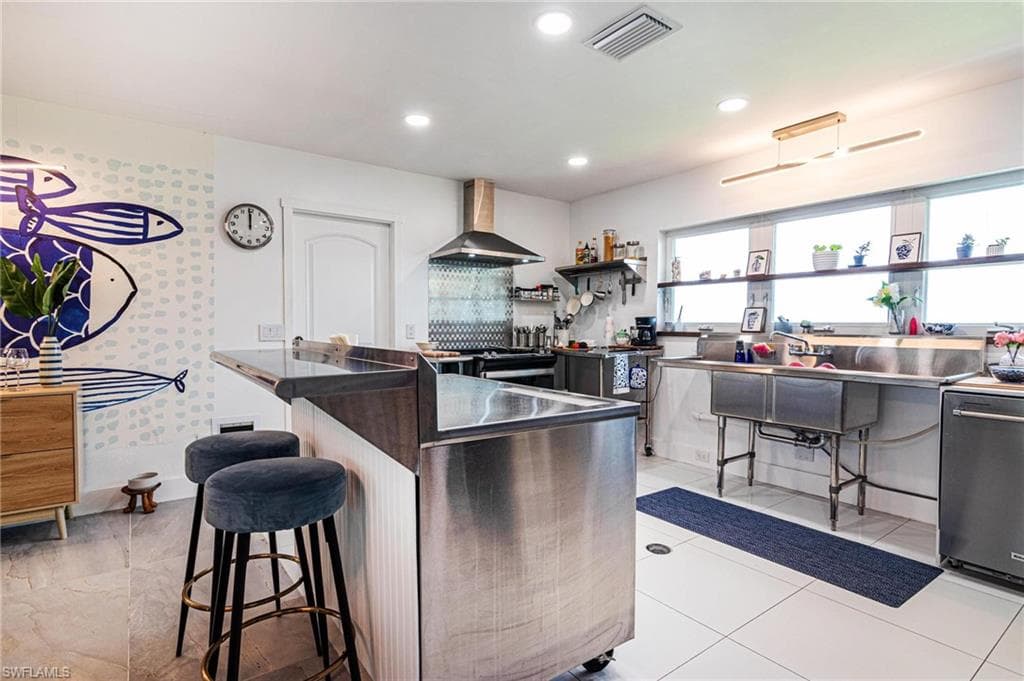 1300 Thompson ST-27