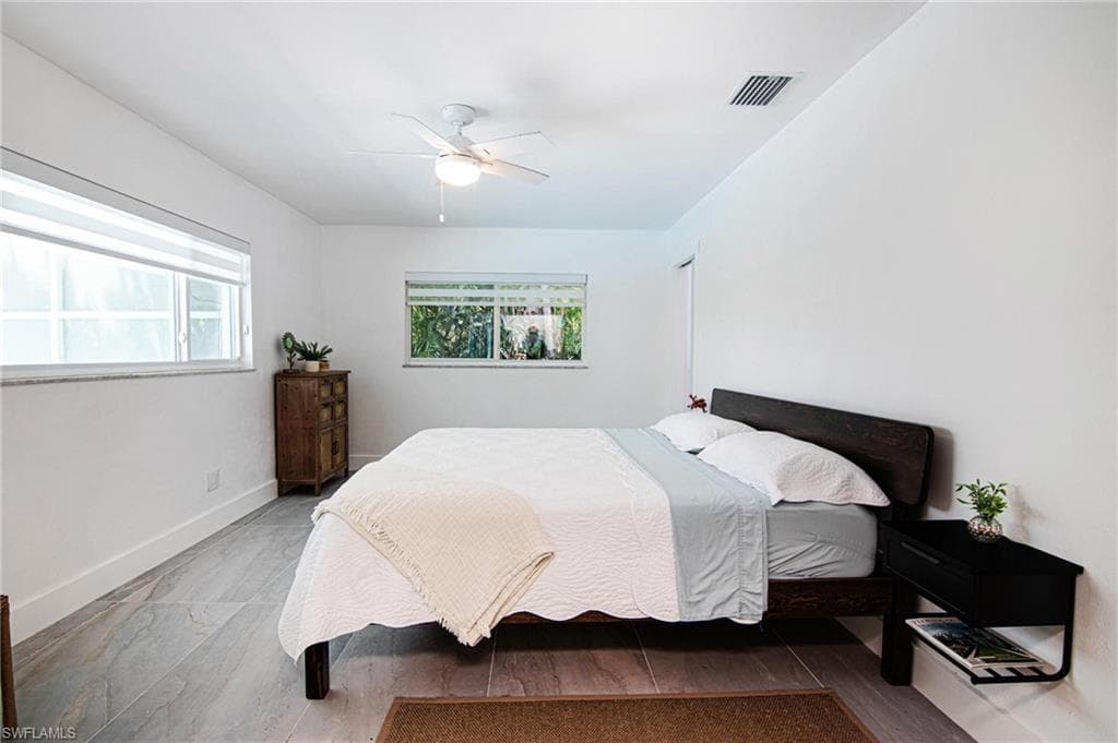 1300 Thompson ST-33