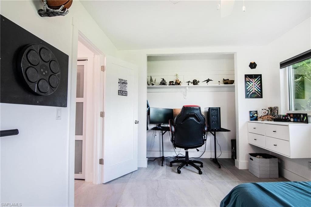 1300 Thompson ST-44