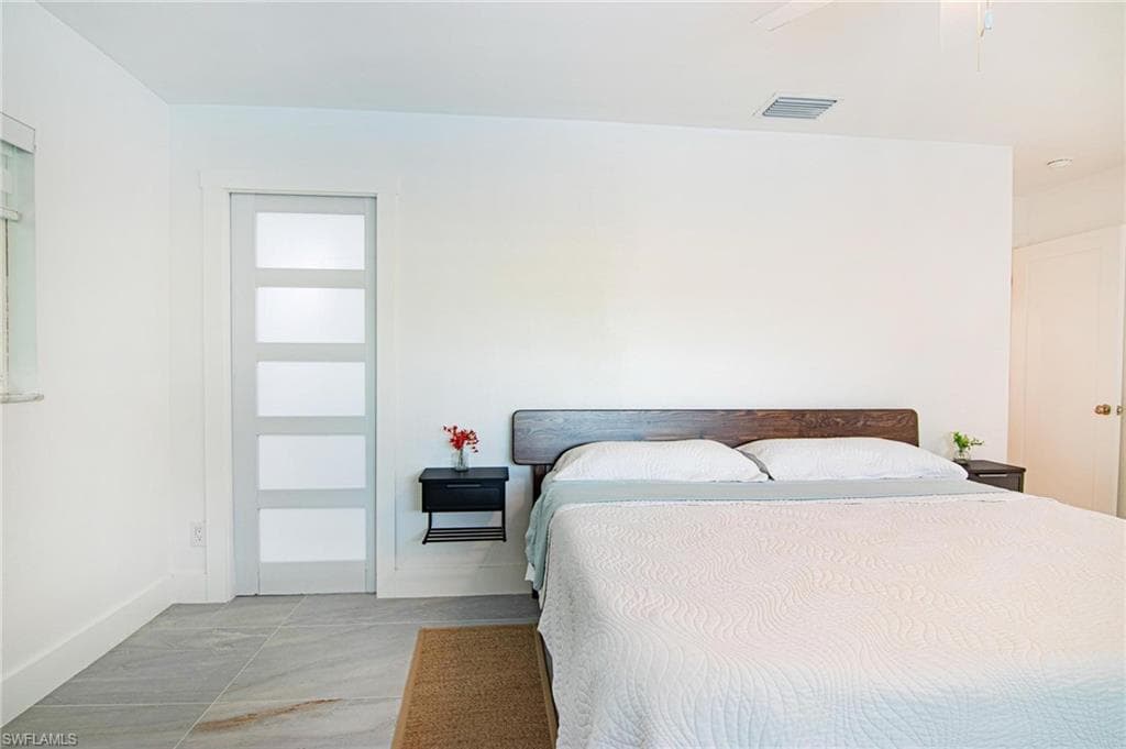 1300 Thompson ST-36