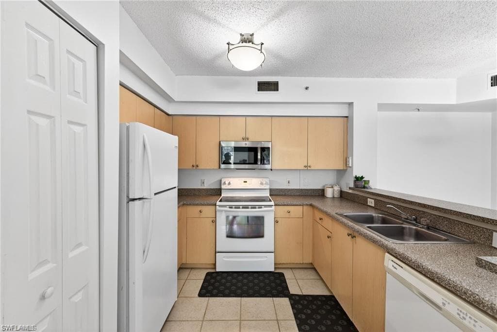 1200 Reserve WAY 105-9