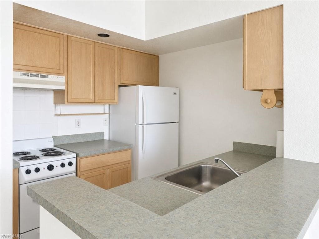 4426 ST GEORGES CT-6