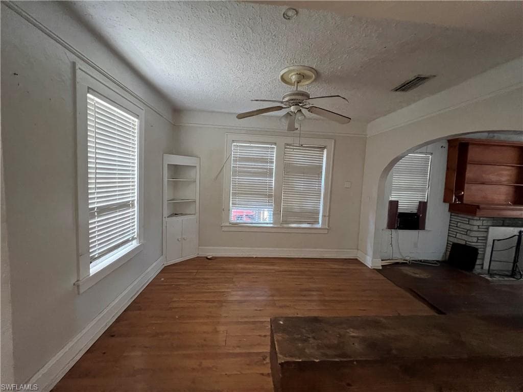 3835 Lake ST-2