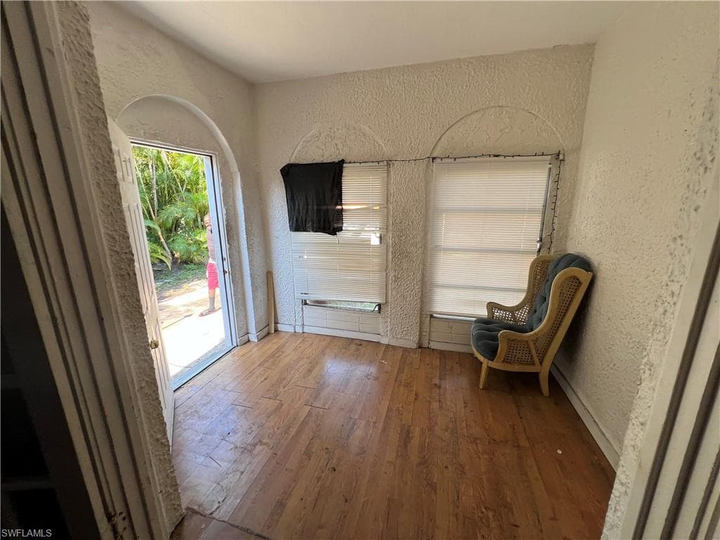 3835 Lake ST-10