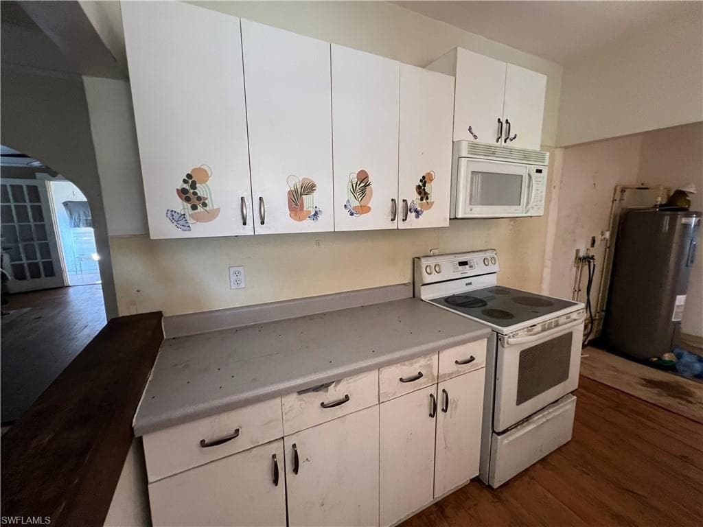3835 Lake ST-3