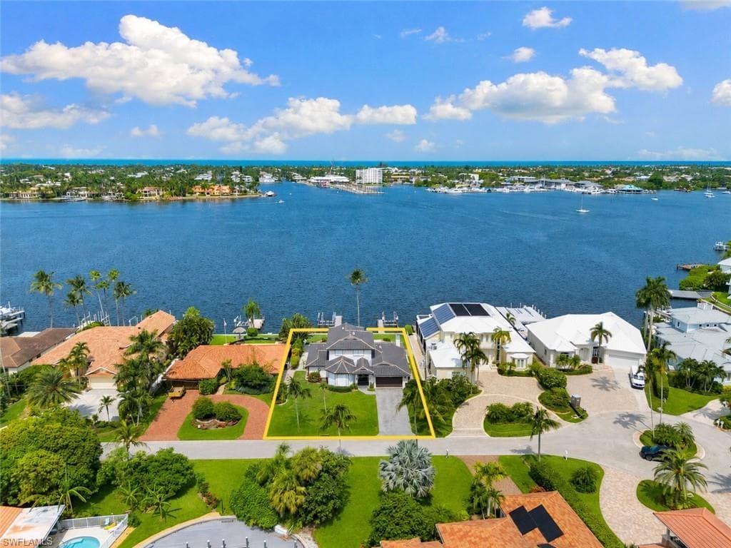 1535 Dolphin LN-11