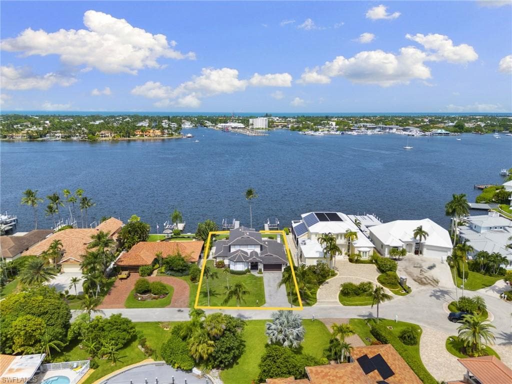 1535 Dolphin LN-13