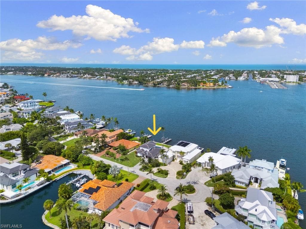 1535 Dolphin LN-10