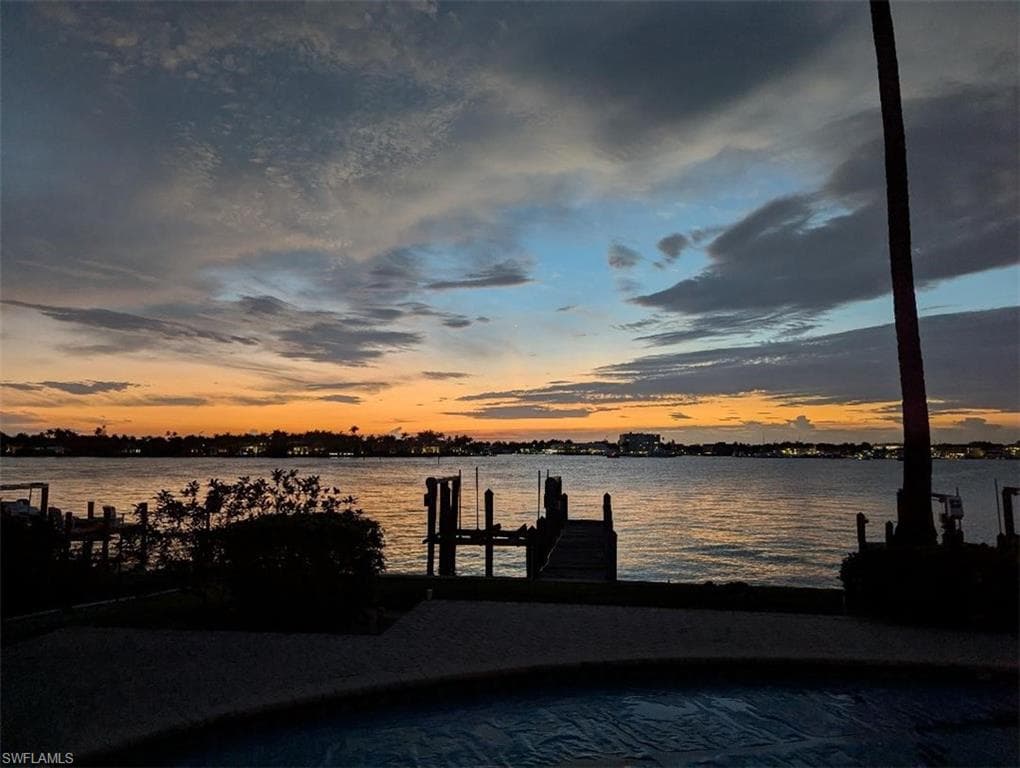 1535 Dolphin LN-28