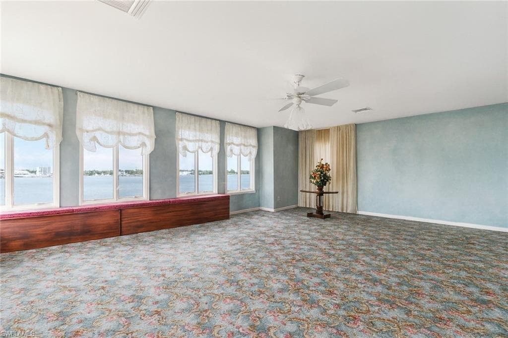 1535 Dolphin LN-20
