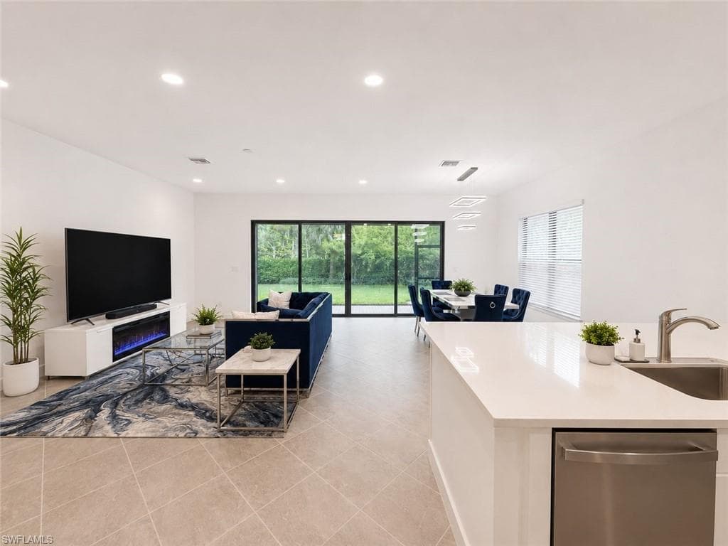 20202 Ainsley ST-4