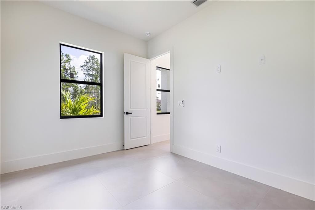 1805 W 10th ST-22