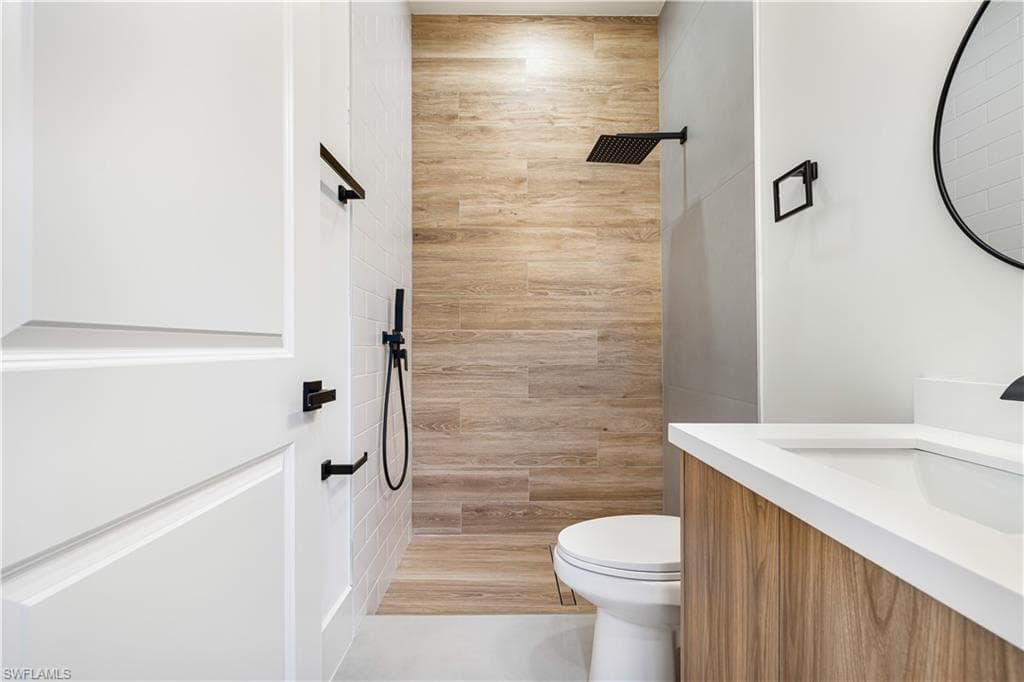 1805 W 10th ST-26