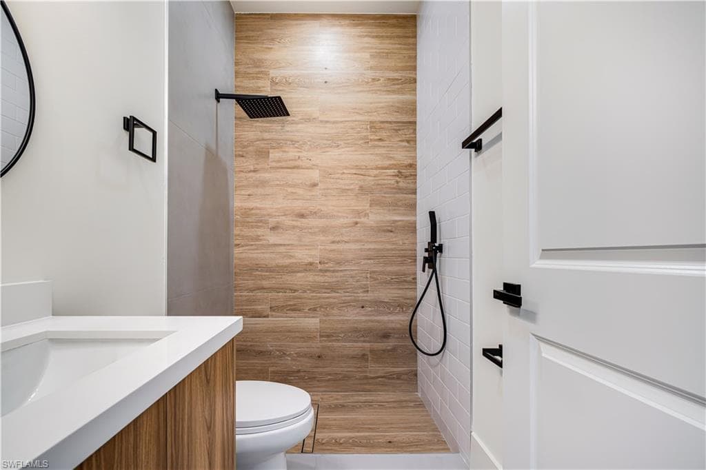 1805 W 10th ST-15