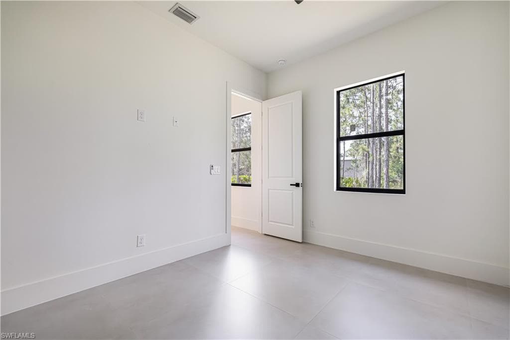 1805 W 10th ST-19