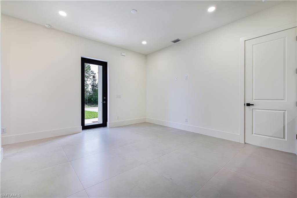 1805 W 10th ST-9