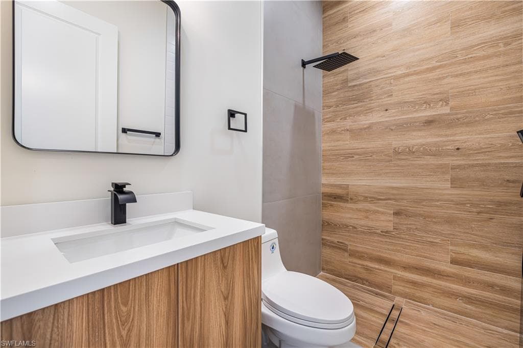 1805 W 10th ST-32