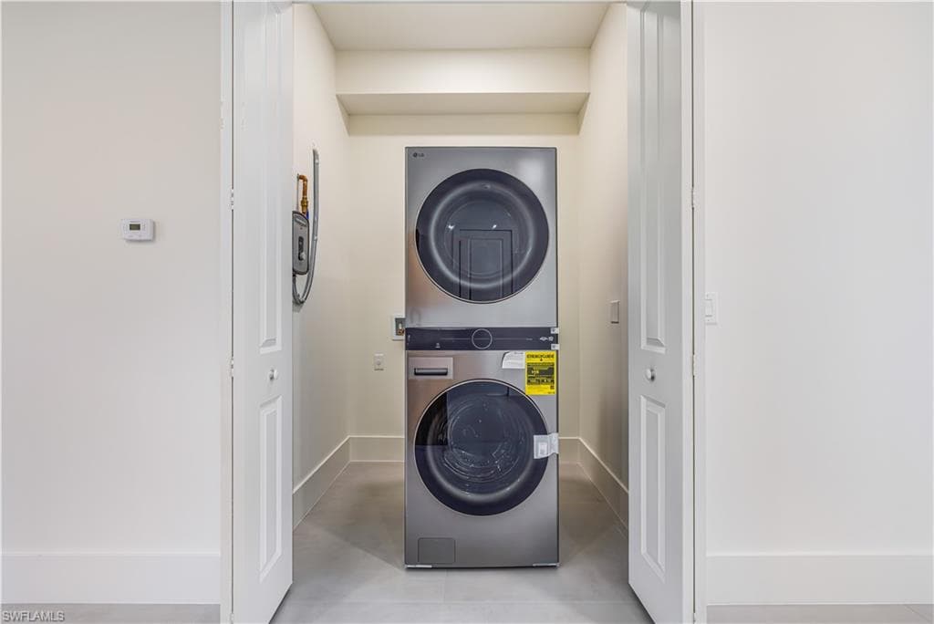 1805 W 10th ST-13