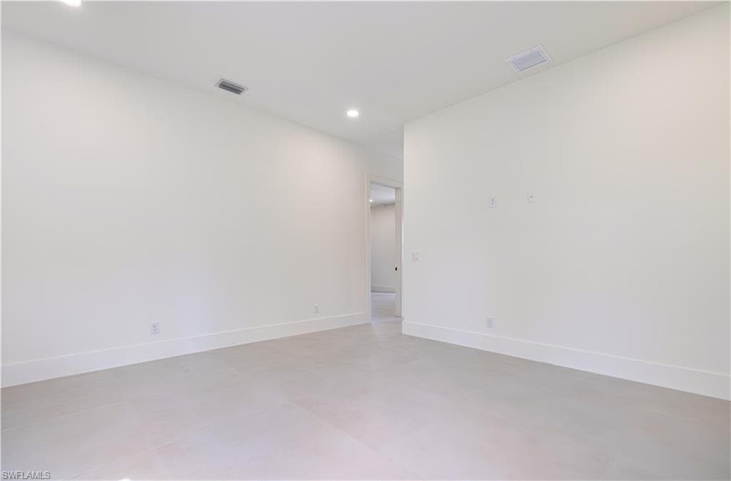 1805 W 10th ST-36