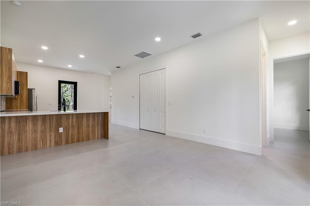 1805 W 10th ST-10
