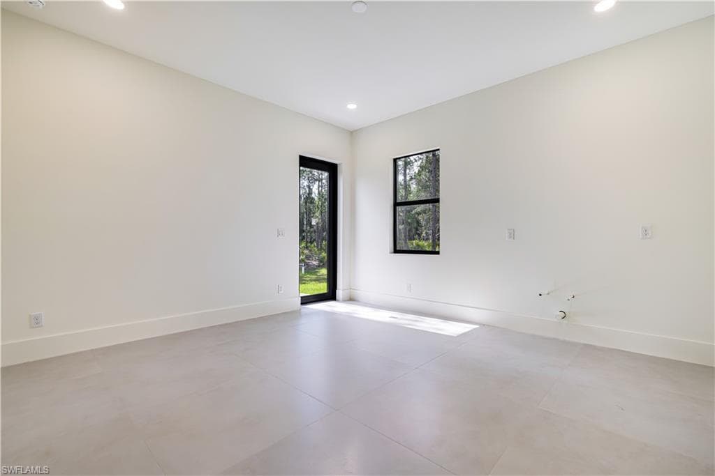 1805 W 10th ST-34