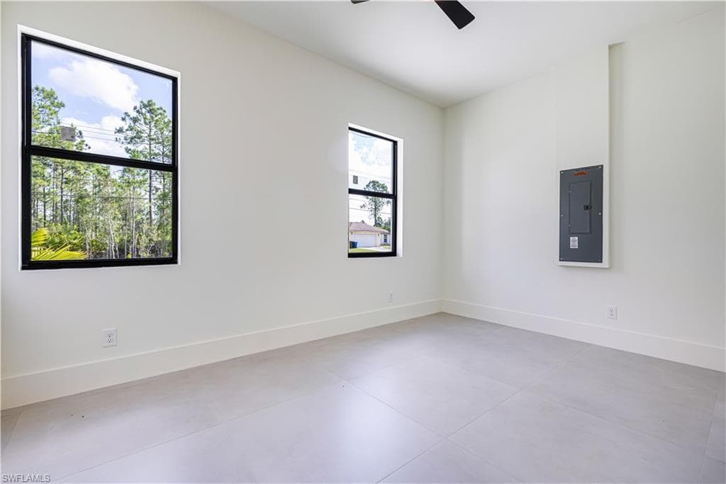 1805 W 10th ST-28