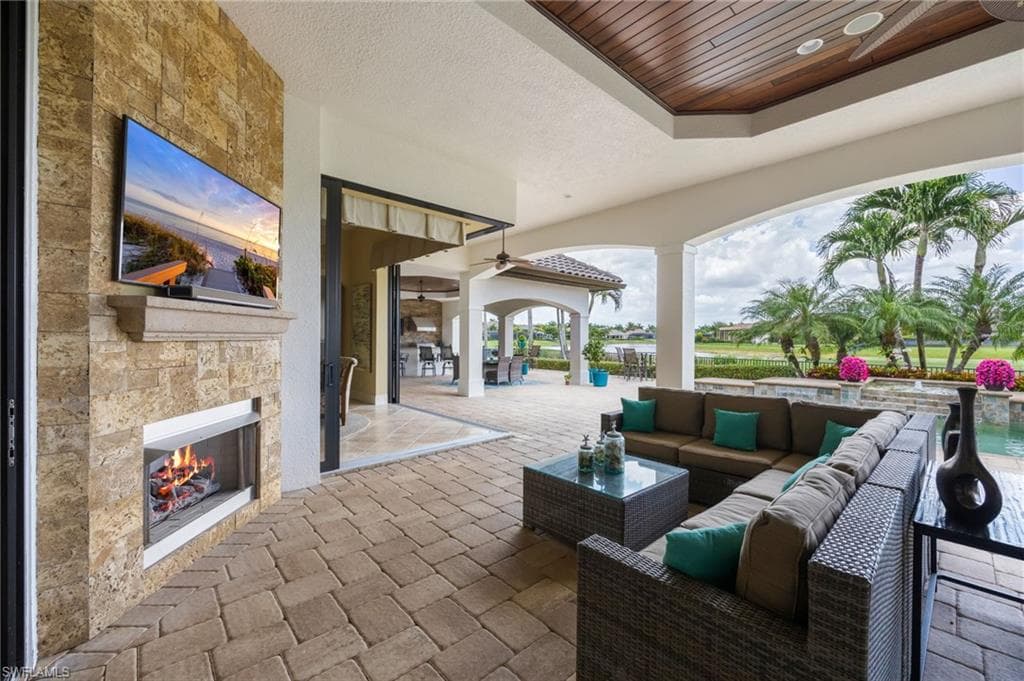 6113 Sunnyslope DR-30