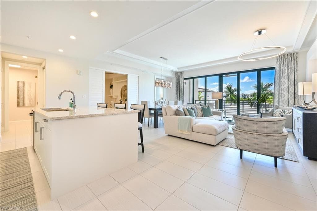 1111 Central Avenue 303-4