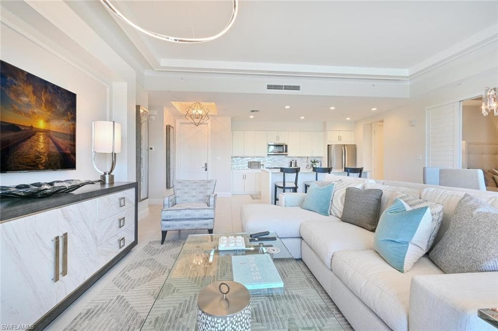 1111 Central Avenue 303-8