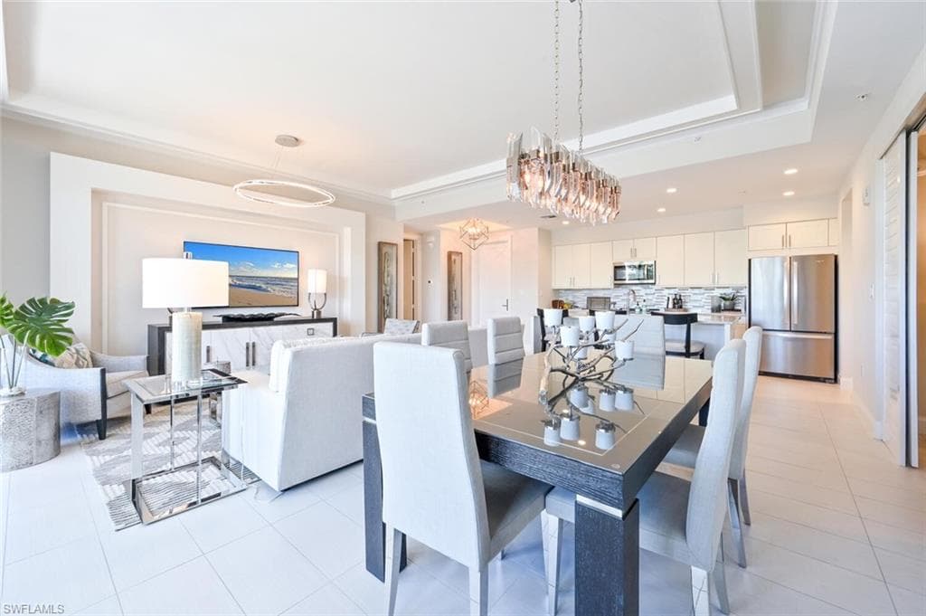1111 Central Avenue 303-9