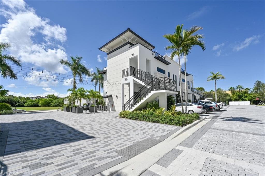1111 Central Avenue 303-40