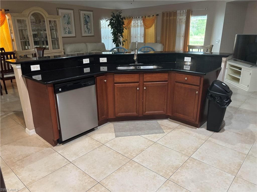8031 Liriope LOOP-4