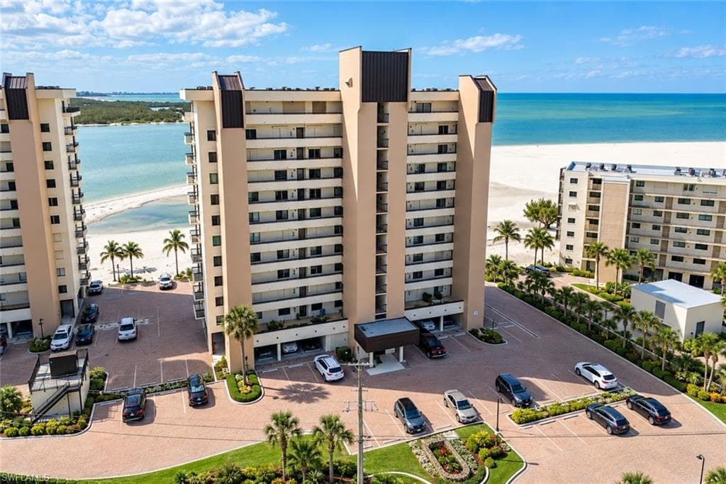 8400 Estero BLVD 903-2