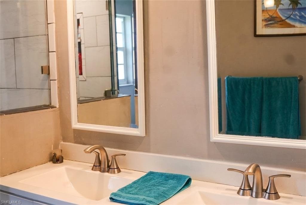 1145 Moon Lake DR-9
