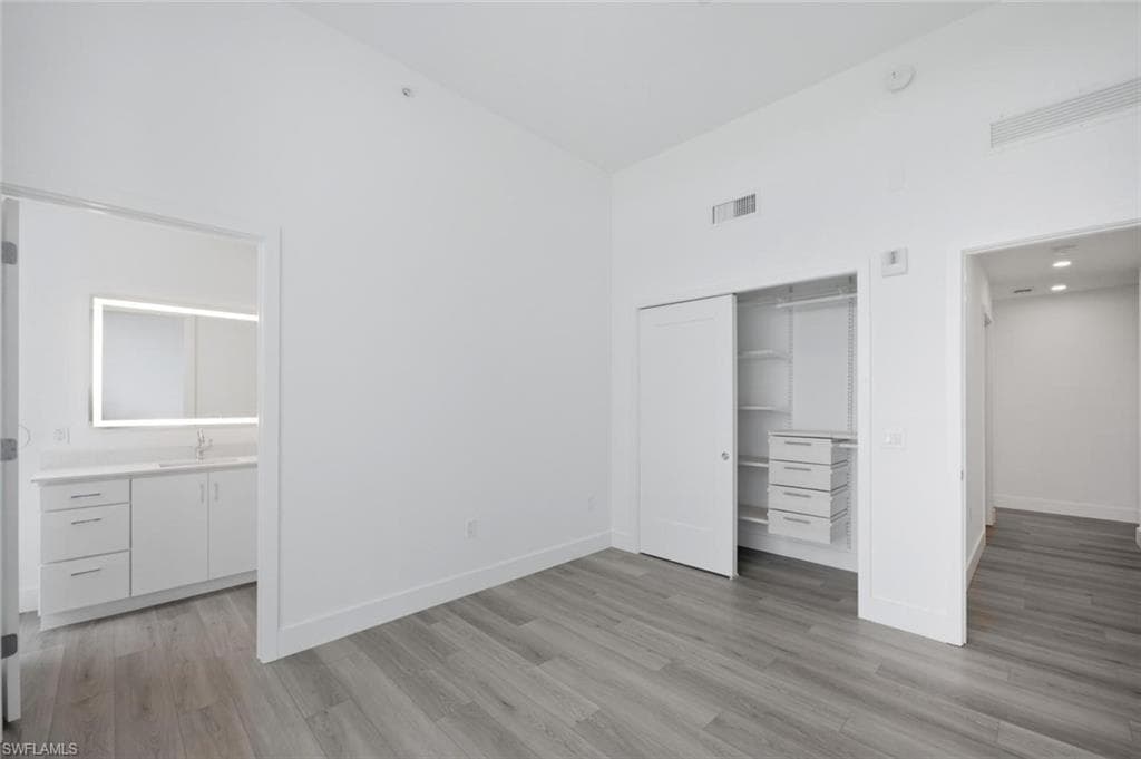 1950 Mayfair ST PH7-21