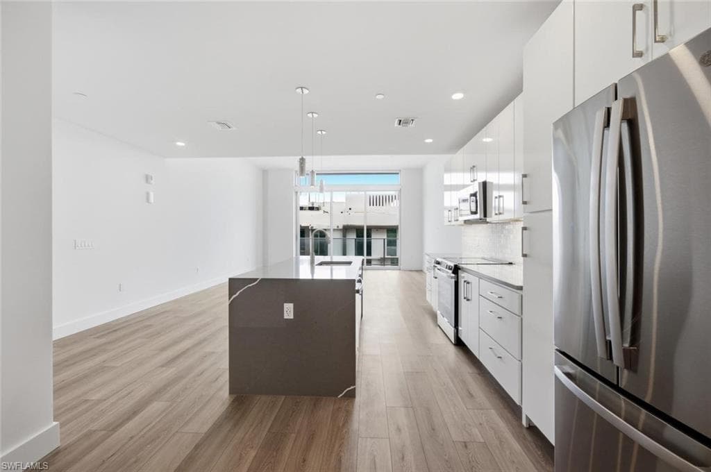 1950 Mayfair ST PH7-4