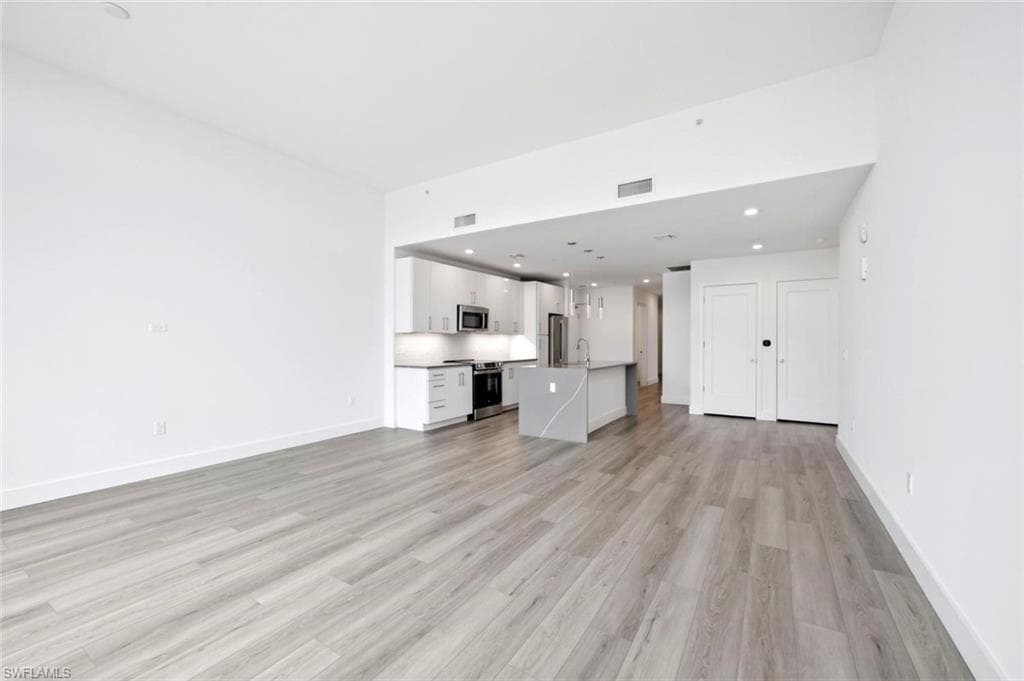 1950 Mayfair ST PH7-9