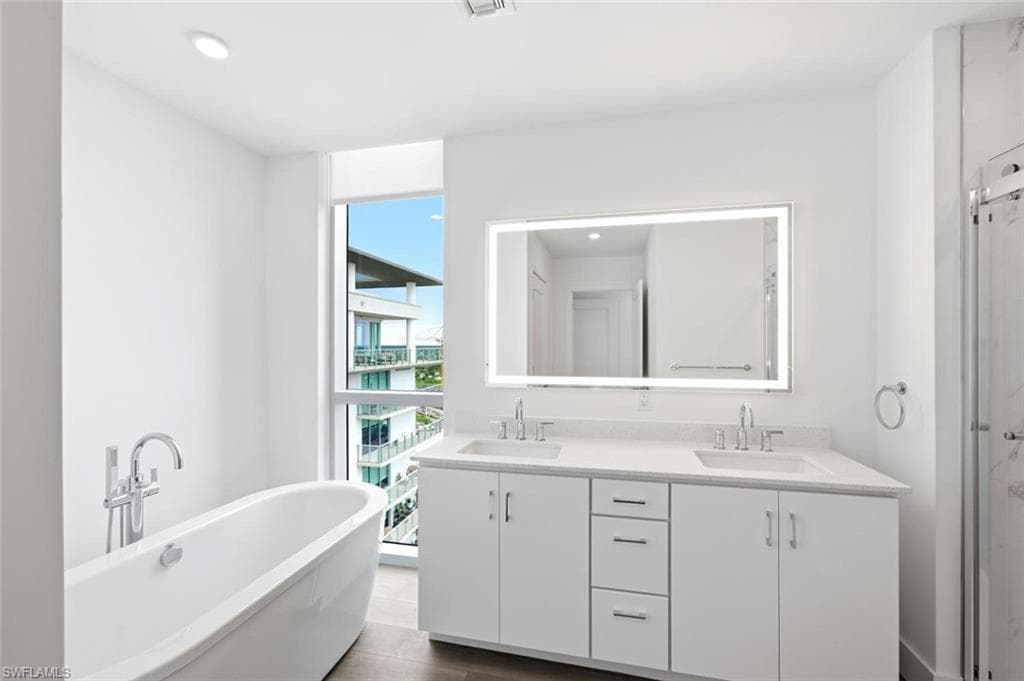 1950 Mayfair ST PH7-17