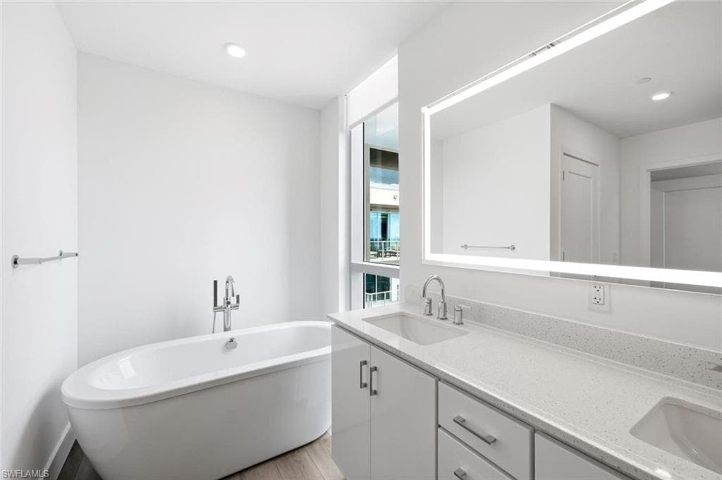 1950 Mayfair ST PH7-18