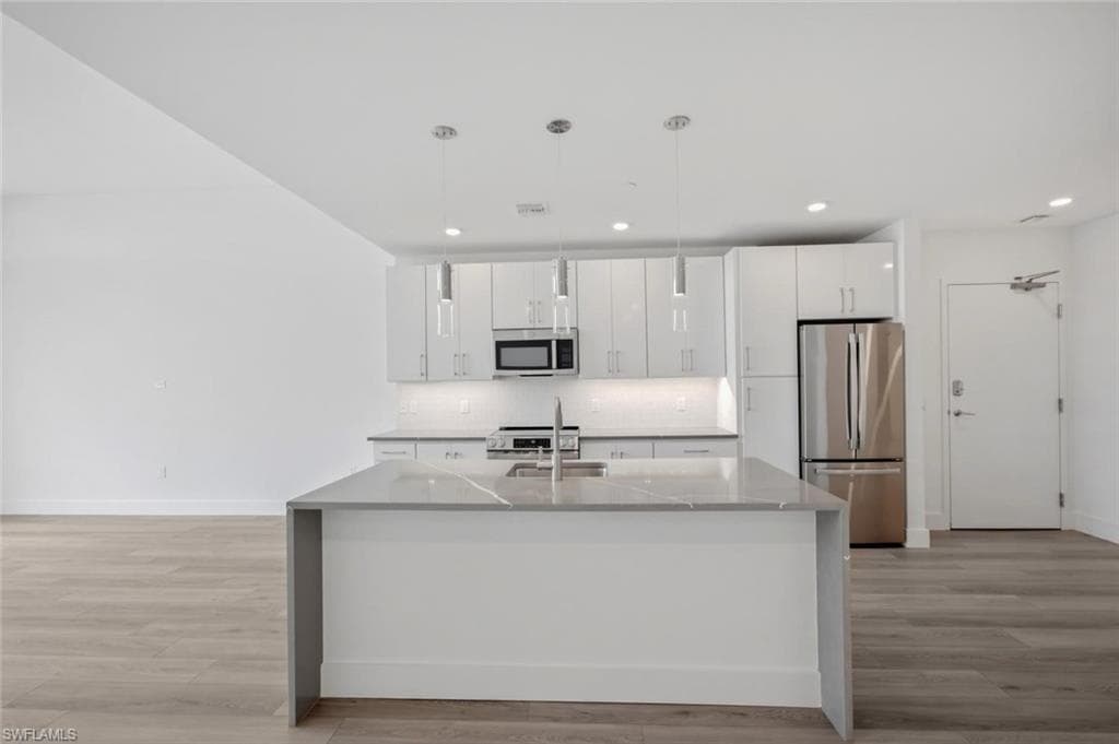 1950 Mayfair ST PH7-7