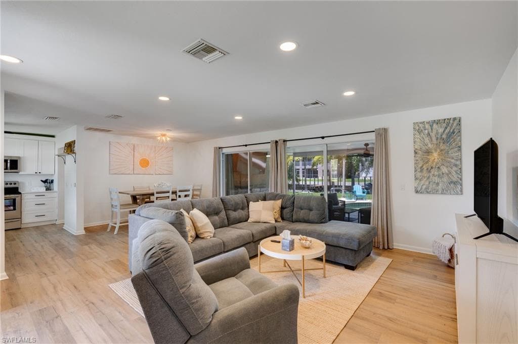 5118 York CT-4