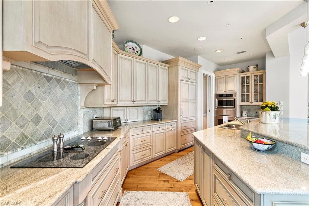 6991 Greentree DR-23