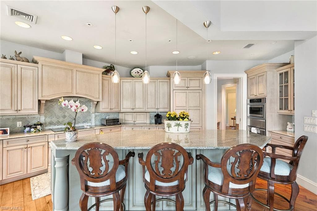 6991 Greentree DR-14
