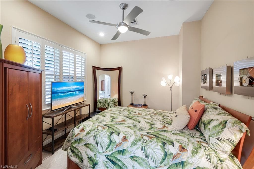 5661 Kensington LOOP-20