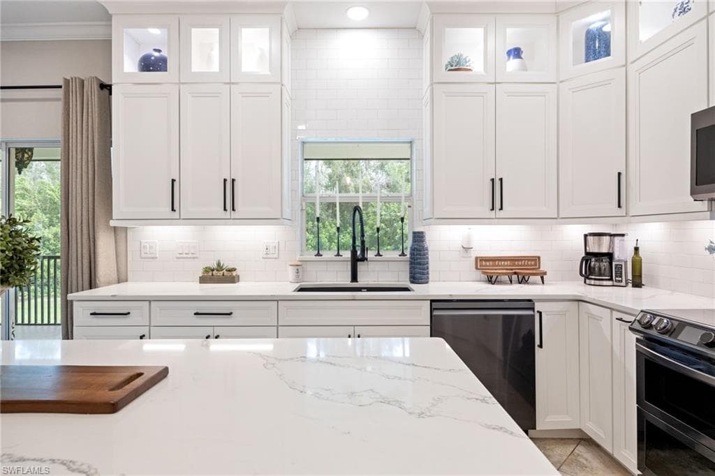 8724 Banyan Bay BLVD-15