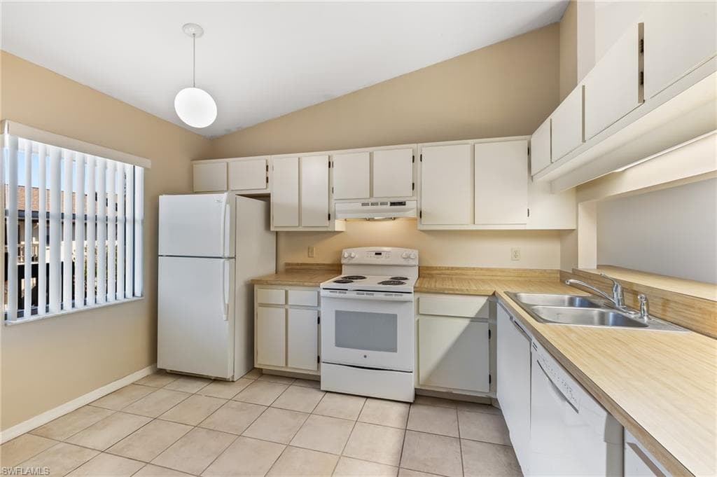 9305 Lake Park DR 204-3
