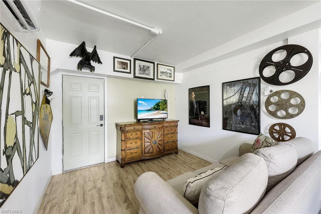3858 Riviera CIR-35
